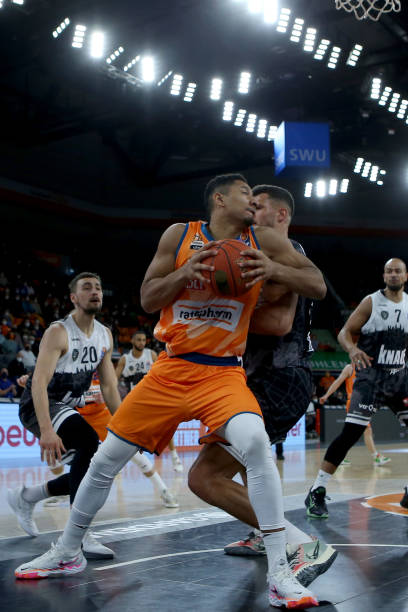 债累累的形 债累累的形