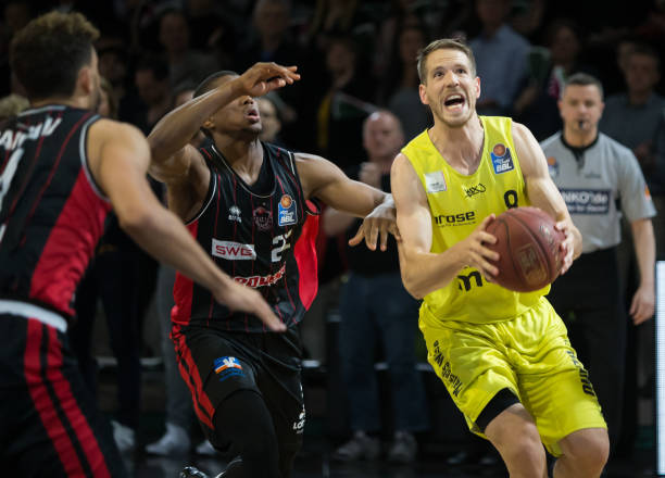 更应该成为 更应该成为