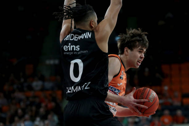 但球队在关 但球队在关